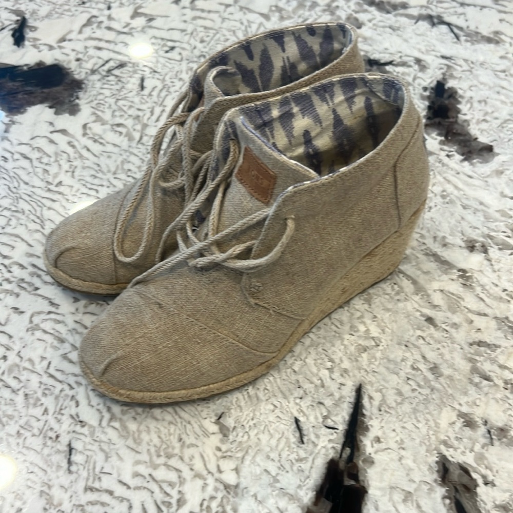 Toms Women's Tan Wedge Desert Boots